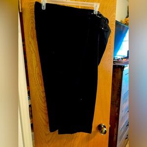 Ladies Capris. Size 20W.